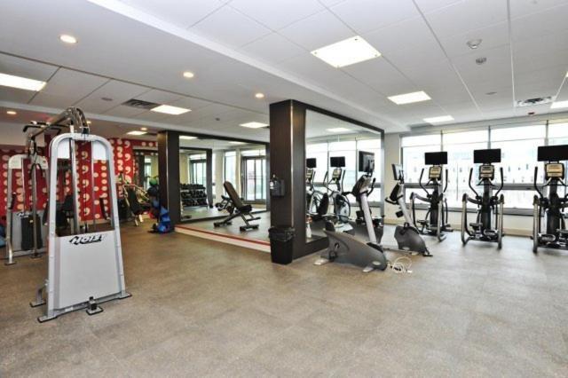 Square One Fully Furnished Suite Mississauga Kültér fotó