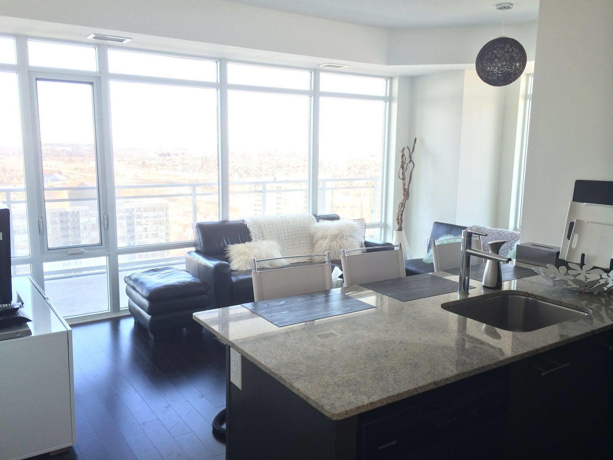 Square One Fully Furnished Suite Mississauga Kültér fotó
